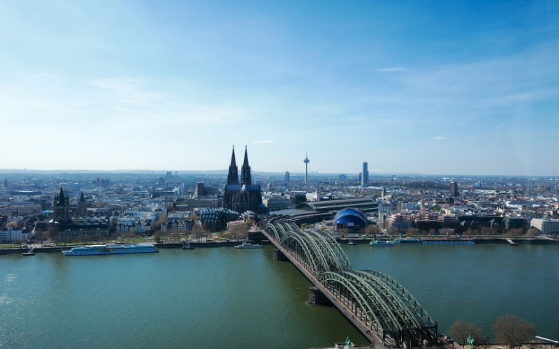 Blick auf die Hohenzollern Brücke.
